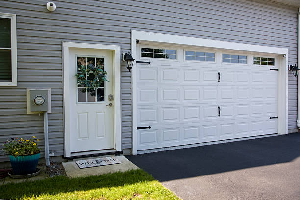 24/7 Emergency Garage Door Panel Replacement experts in Linden, TN